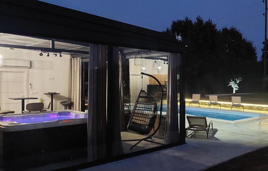 Hacienda Matea - Jacuzzi, Pool, Playground & Bbq In An Olive Grove Near Beaches, - Istria *
