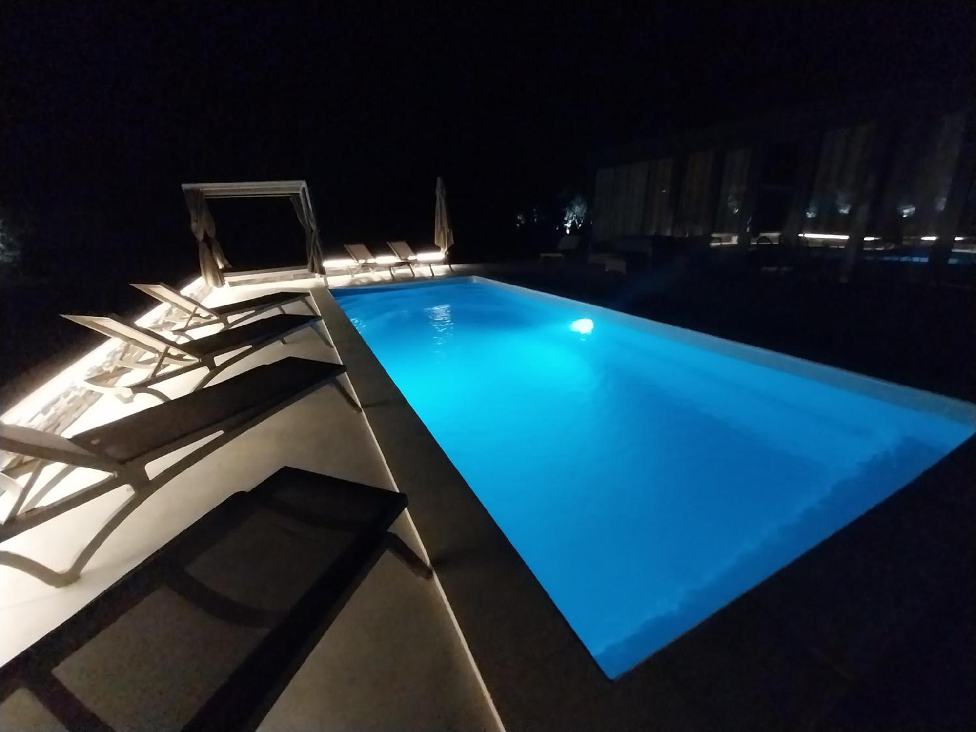 Vila Hacienda Matea - Jacuzzi, Pool, Playground & Bbq In An Olive Grove Near Beaches, - Istria Pula